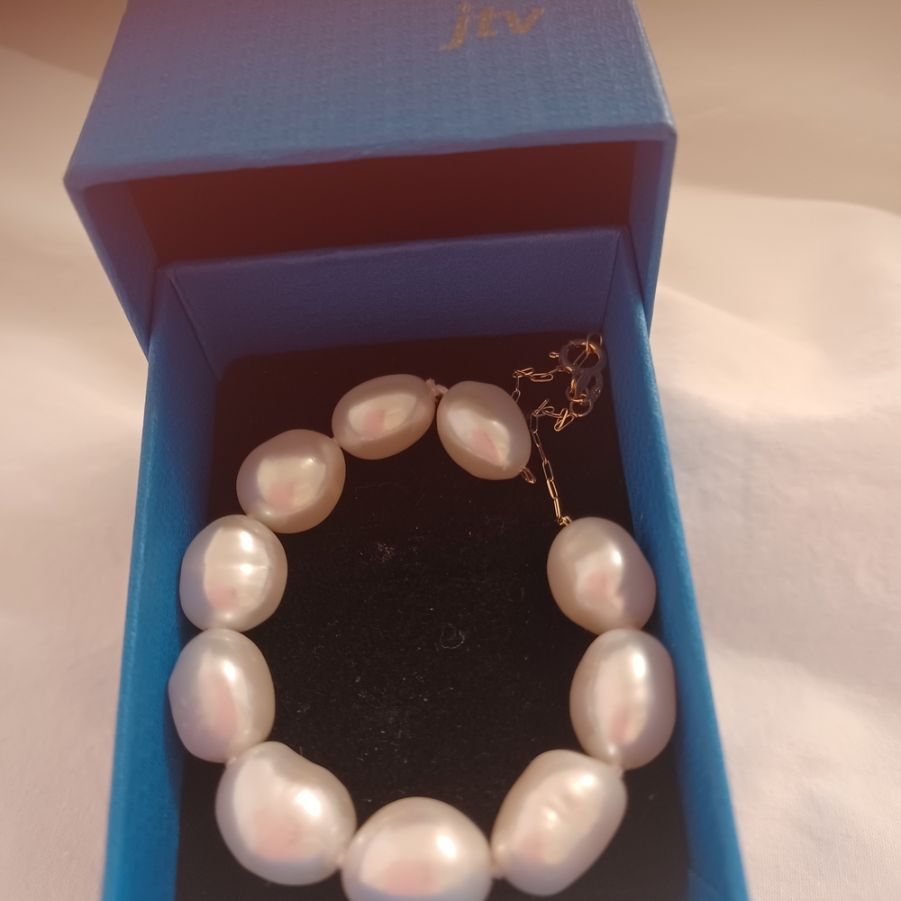 JTV Elegant White Pearl Bracelet